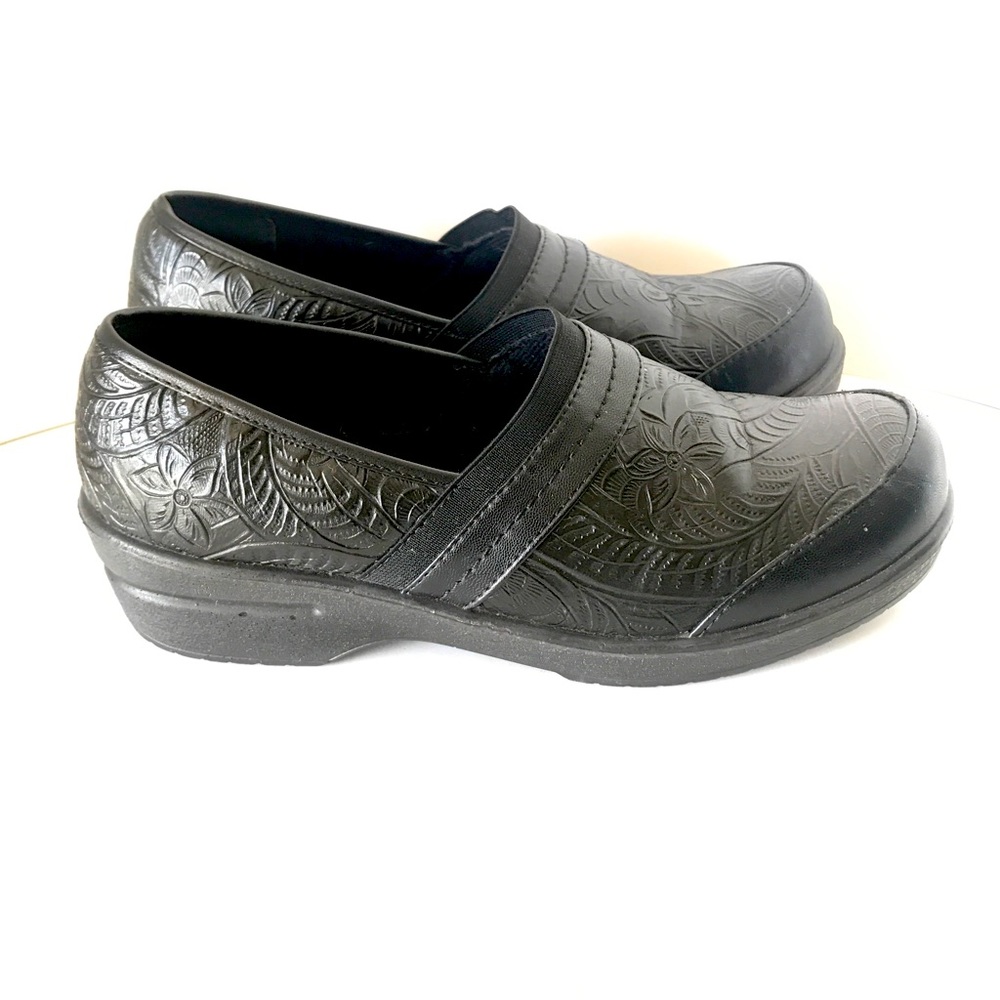 Easy Street Women's Black 8.5 M Slip On Comfort Clogs Tooled Floral.
